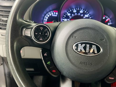 Used 2018 Kia Soul + FWD image 17