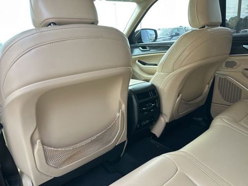 Used 2022 Jeep Grand Cherokee Limited image 35