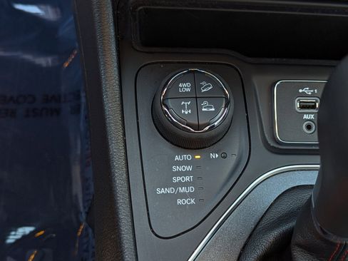 Used 2021 Jeep Cherokee Trailhawk w/ Premium Leather Package image 24