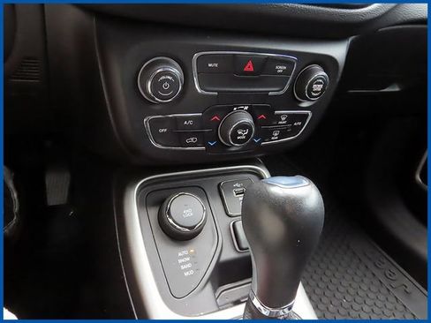 Used 2021 Jeep Compass Latitude w/ Convenience Group AWD/4WD image 16
