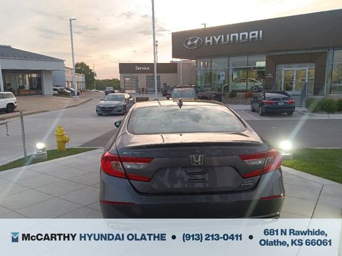 Used 2018 Honda Accord Touring image 10