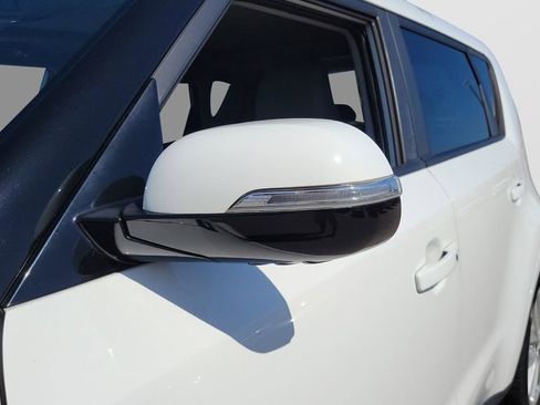 Used 2019 Kia Soul + w/ Primo Package FWD image 29