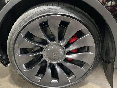 Used 2022 Tesla Model Y Performance image 13