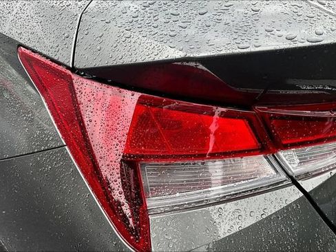 Used 2025 Hyundai Elantra SE FWD image 22
