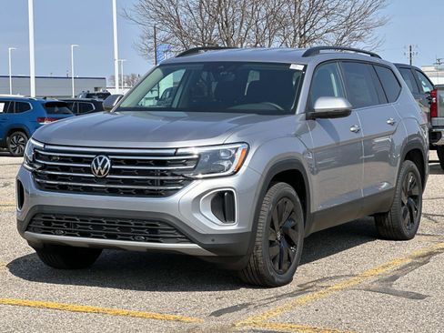 New 2026 Volkswagen Atlas SE image 1