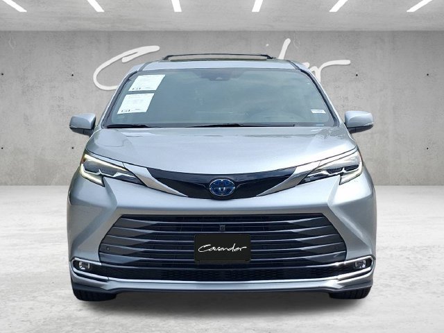 Used 2024 Toyota Sienna Platinum FWD image 23