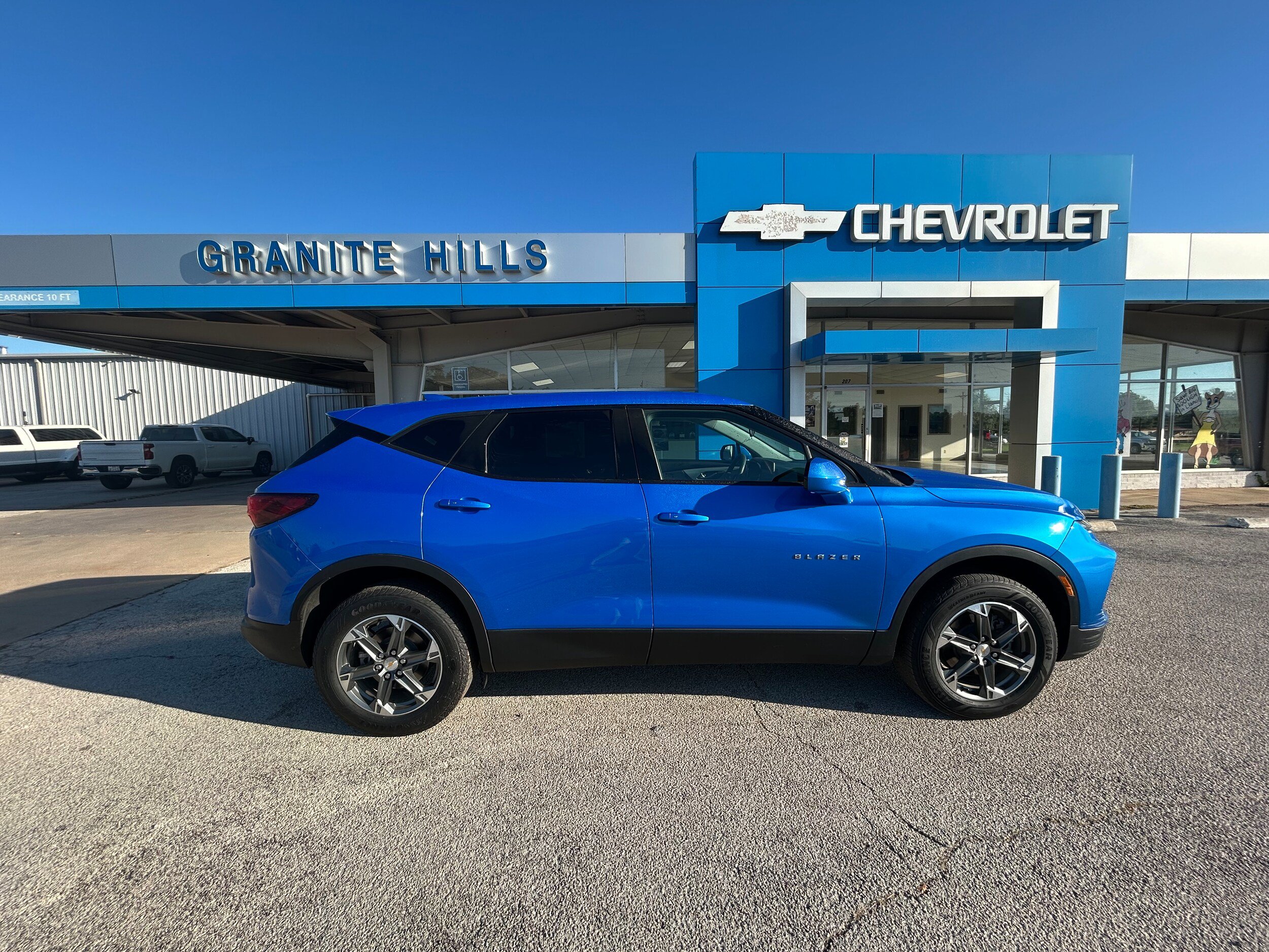 Used 2025 Chevrolet Blazer LT FWD image 9