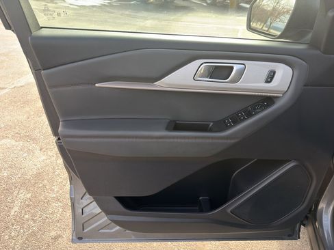 Used 2025 Ford Explorer Active w/ Active Comfort Package image 13