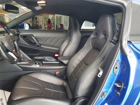 Used 2023 Nissan GT-R Premium image 16