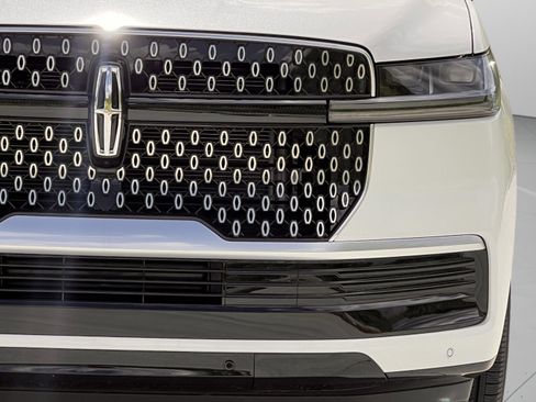 Used 2026 Lincoln Navigator Reserve image 35