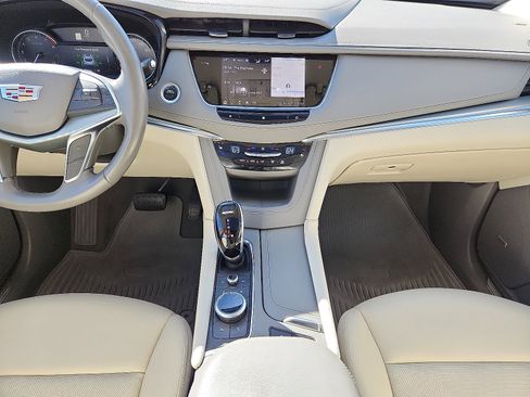 Used 2021 Cadillac XT5 Premium Luxury image 18