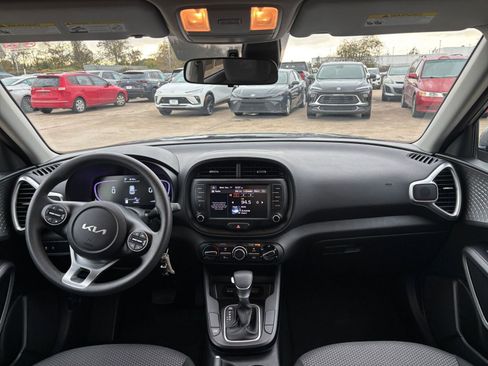 Used 2025 Kia Soul LX w/ LX Technology Package image 31