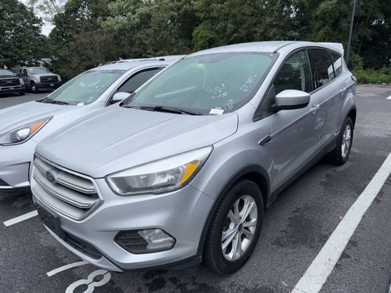 Used 2017 Ford Escape SE image 1