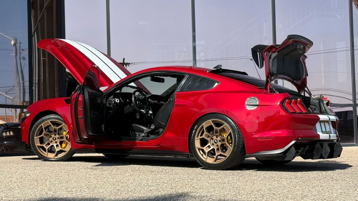Used 2020 Ford Mustang GT Premium w/ GT Performance Package RWD image 32