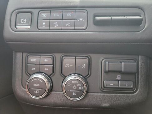 Used 2024 GMC Yukon Denali Ultimate AWD/4WD image 21