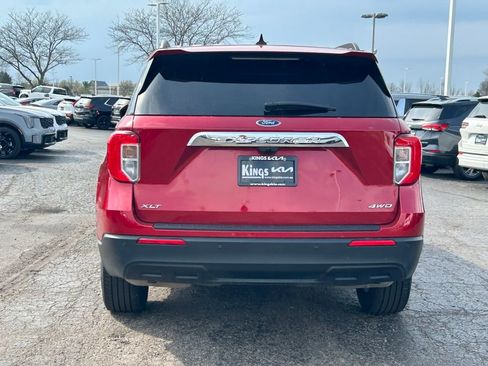 Used 2024 Ford Explorer XLT AWD/4WD image 6