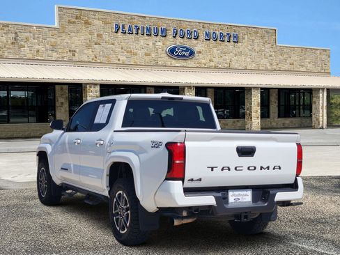 Used 2025 Toyota Tacoma TRD Sport AWD/4WD image 4