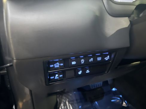 Used 2024 Toyota Tundra Platinum image 11