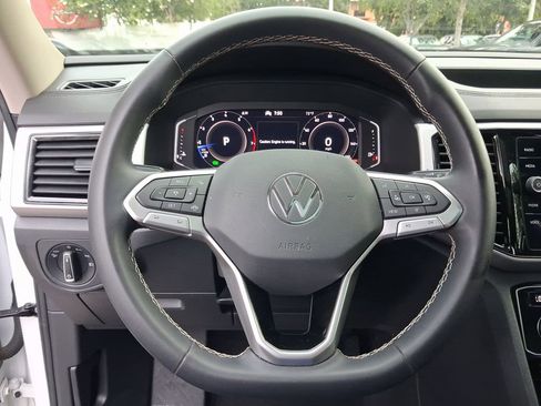 Used 2022 Volkswagen Atlas SE w/ Panoramic Sunroof Package image 18