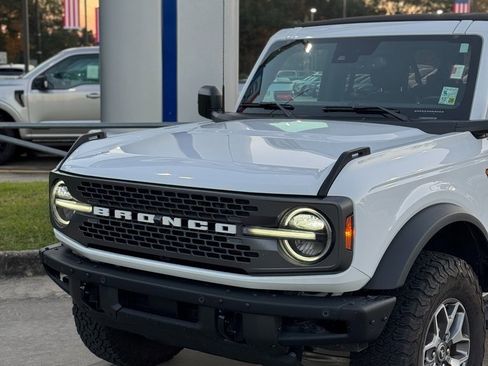 Used 2024 Ford Bronco Badlands image 2
