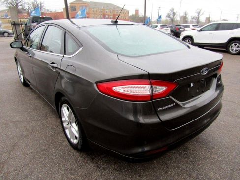 Used 2016 Ford Fusion SE FWD image 13