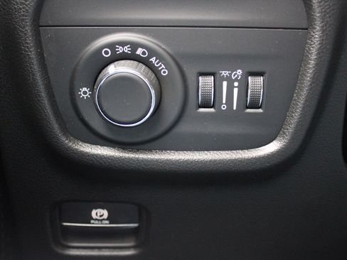 Certified 2023 Jeep Grand Cherokee L Laredo image 19