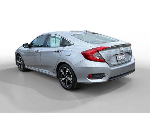 Used 2017 Honda Civic Touring image 3