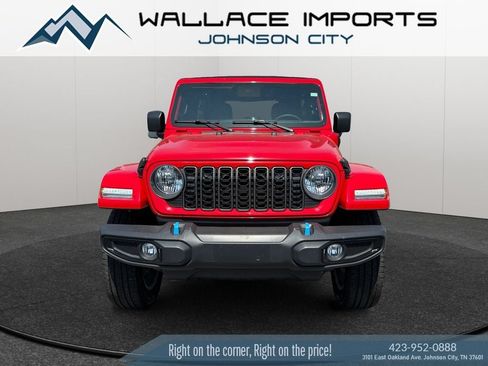 Used 2024 Jeep Wrangler Unlimited w/ Convenience Group AWD/4WD image 9