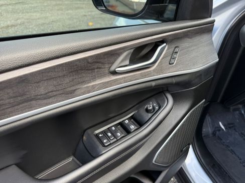 Used 2023 Jeep Grand Cherokee 4WD 4xe image 12