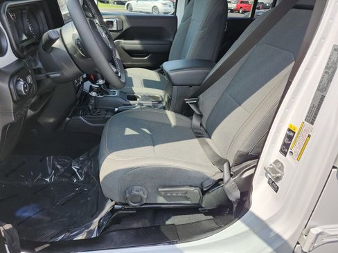 Used 2025 Jeep Gladiator Sport image 21