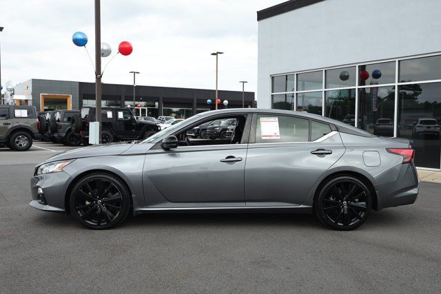 Used 2022 Nissan Altima 2.5 SR w/ Midnight Edition Package FWD image 9