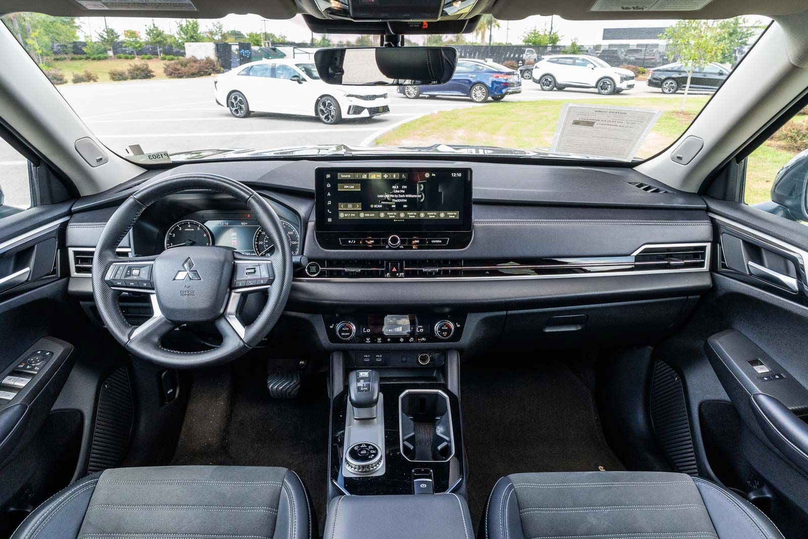 Used 2025 Mitsubishi Outlander SE FWD image 19