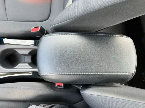 Used 2022 Toyota Corolla LE FWD image 34