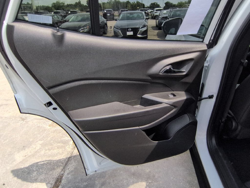 Used 2025 Chevrolet Trax LT w/ LT Convenience Package FWD image 26
