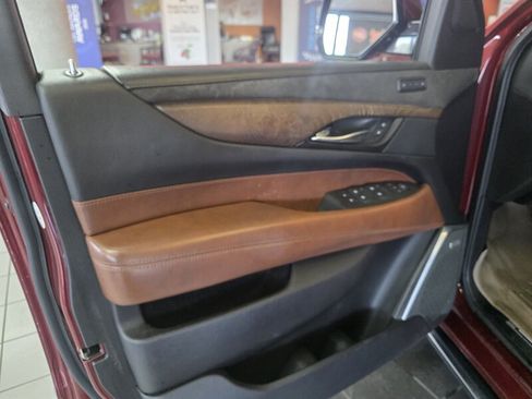 Used 2019 Cadillac Escalade Premium Luxury AWD/4WD image 25