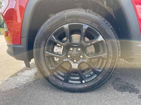 New 2025 Jeep Compass Latitude w/ Altitude Special Edition image 17