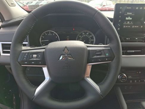 New 2026 Mitsubishi Outlander SE AWD/4WD image 11