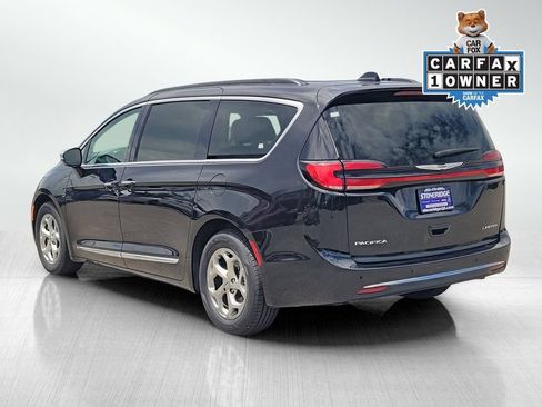 Used 2023 Chrysler Pacifica Limited FWD image 6