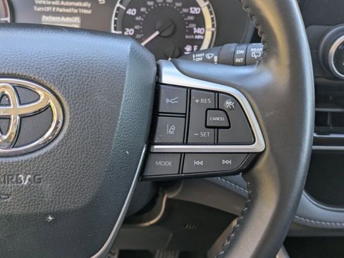 Used 2024 Toyota Highlander LE image 14