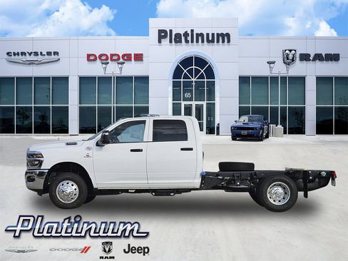 New 2025 RAM 3500 Tradesman w/ Chrome Appearance Group image 3
