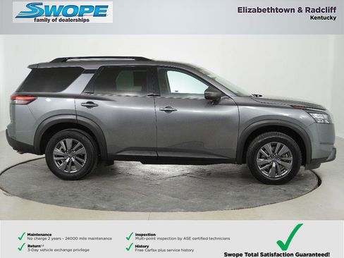Used 2025 Nissan Pathfinder SV image 2