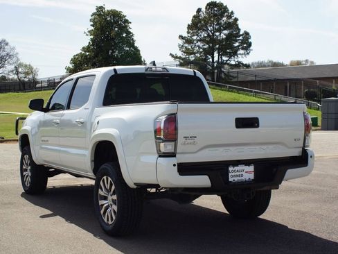 Used 2023 Toyota Tacoma Limited image 17