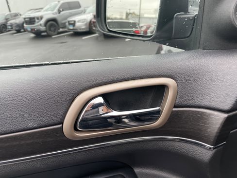 Used 2015 Jeep Grand Cherokee Limited w/ Luxury Group II image 38