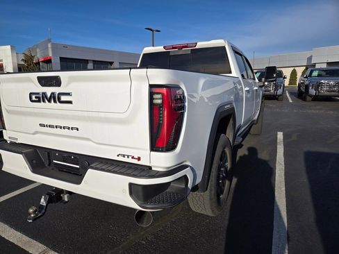 Used 2025 GMC Sierra 2500 AT4 w/ AT4 Premium Plus Package image 8