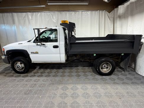 Used 2004 GMC Sierra 3500 W/T w/ Heavy-Duty Power Package image 6