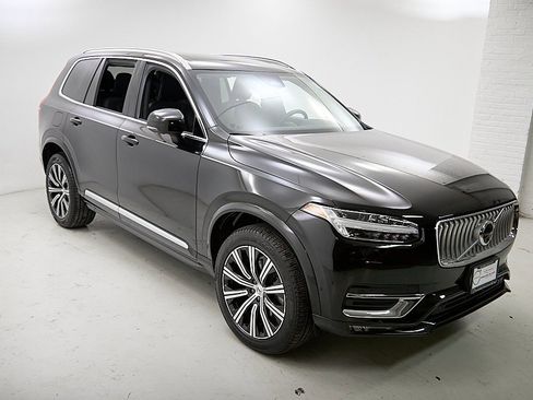Used 2024 Volvo XC90 B6 Plus w/ Protection Package image 5