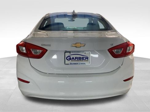 Used 2017 Chevrolet Cruze LT image 4