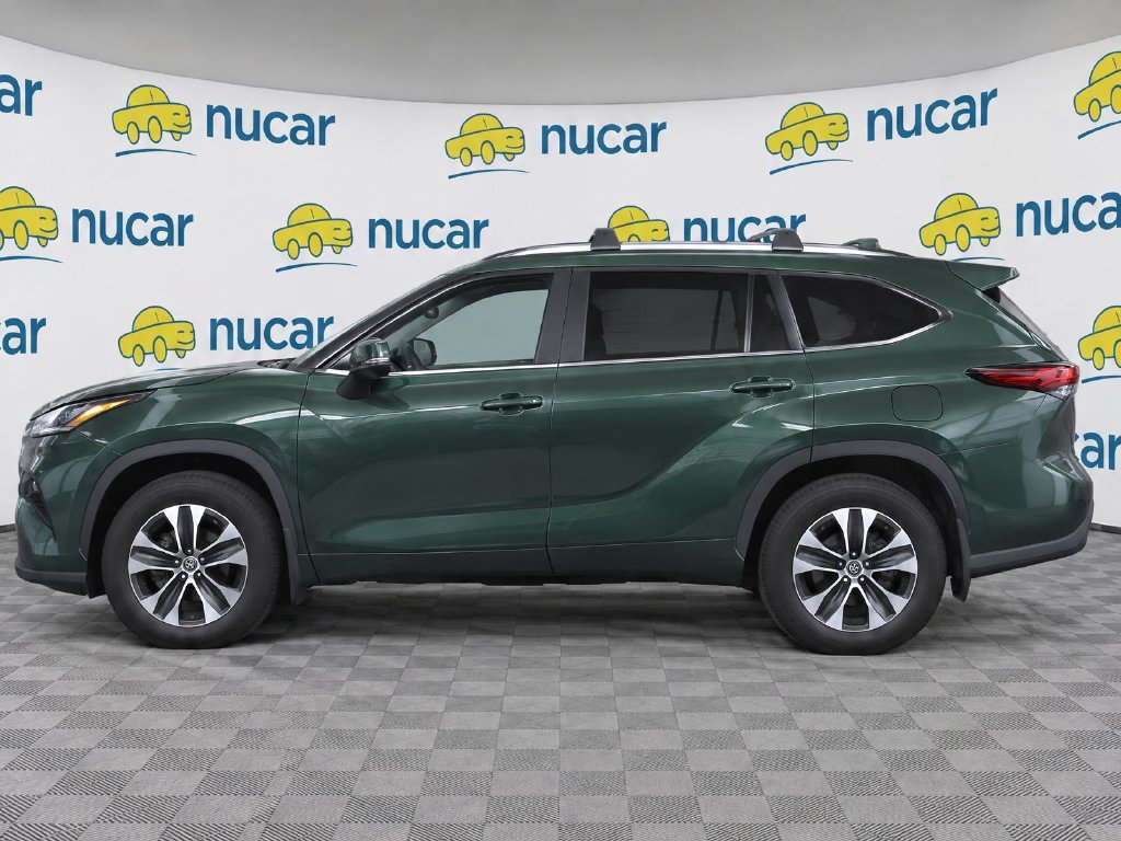 Used 2024 Toyota Highlander XLE AWD/4WD image 6