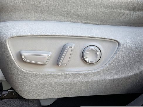 Used 2022 Toyota Highlander XLE image 20