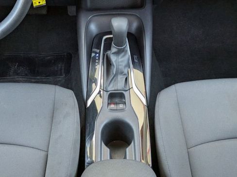Used 2022 Toyota Corolla LE image 18